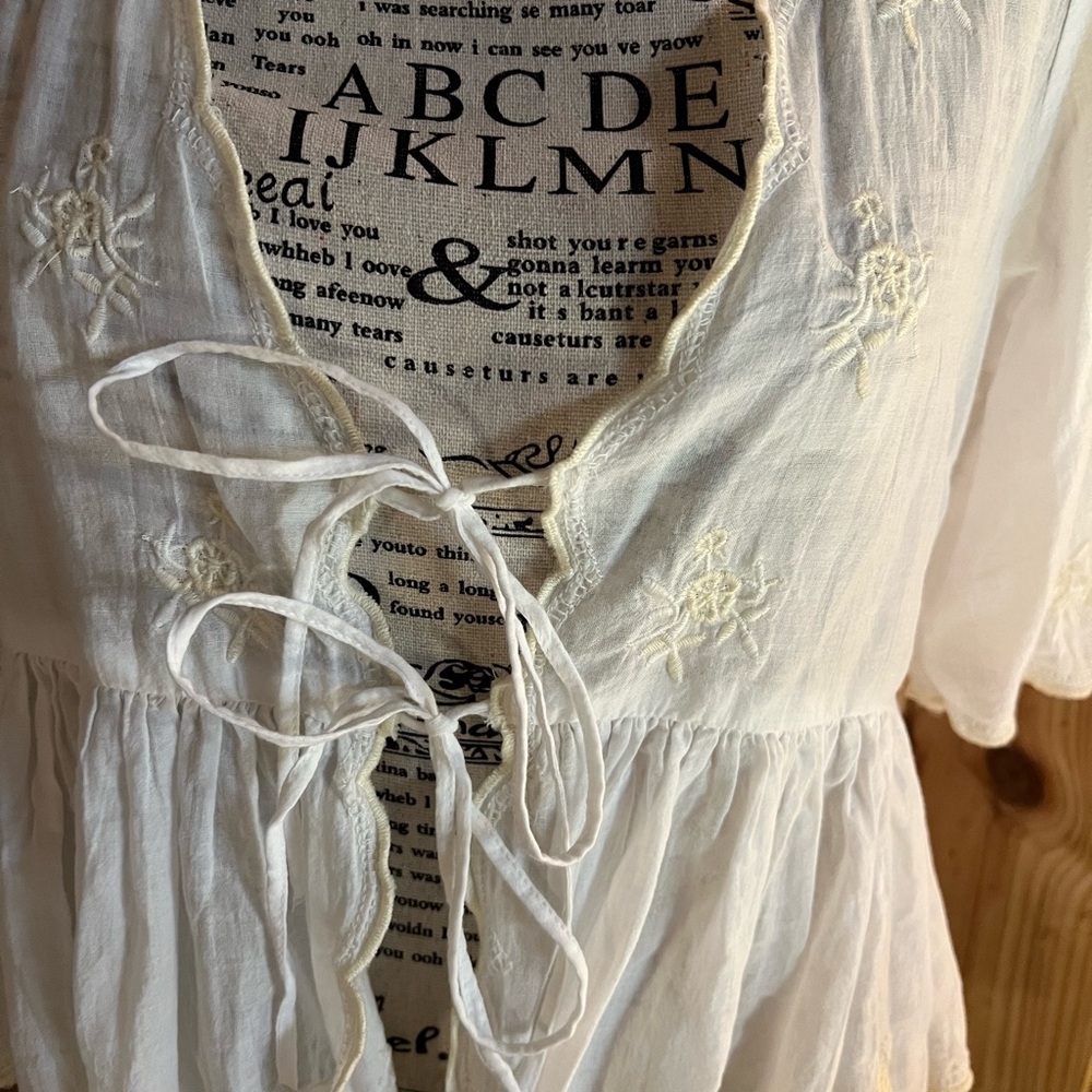 🌸🦅🤍American Eagle Outfitters White Lace-Up Blouse🤍🦅🌸 - Picture 4 of 13